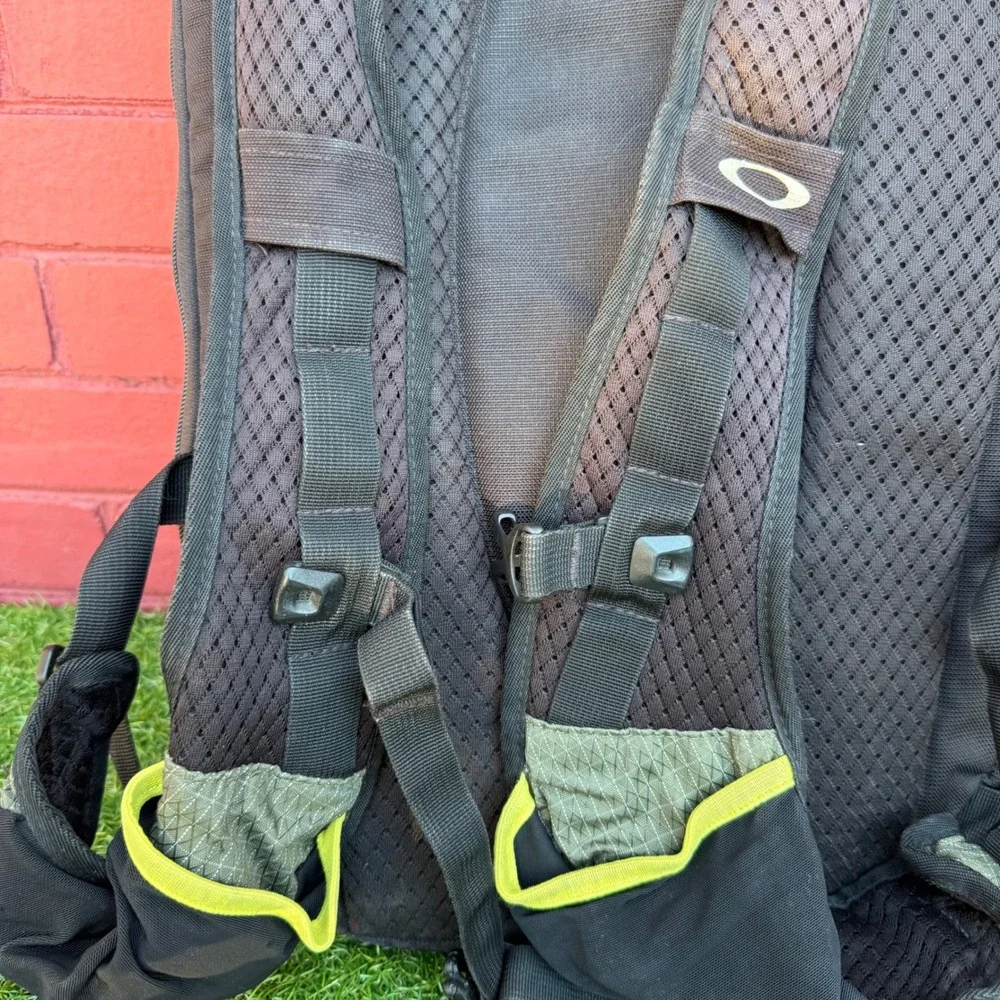 Oakley‎ Link Pack Backpack Bag Black Yellow Olive Green Hiking Camping Travel